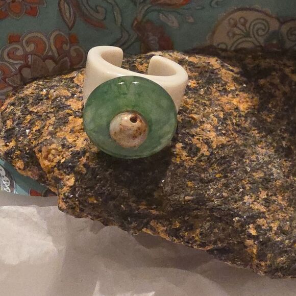 New FP Acrylic Pop Stone Open Back Statement Ring - Picture 2 of 6